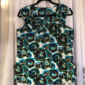 SALE!! Sleeveless top w/ ruffled collar